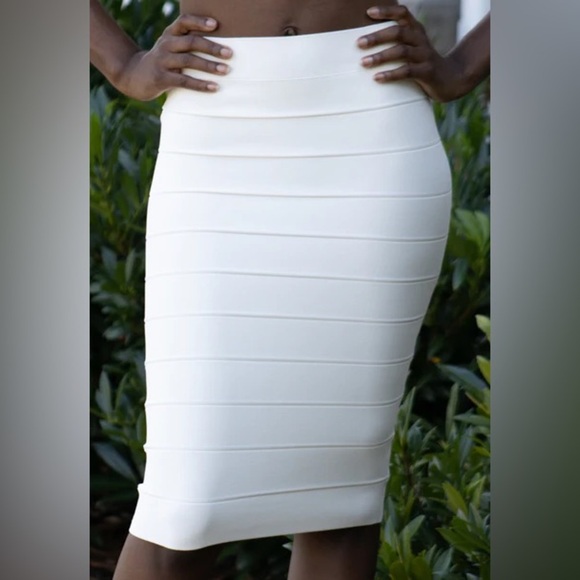 BCBGMaxAzria Dresses & Skirts - 7️⃣0️⃣% BCBG Elegant White Pencil Skirt S